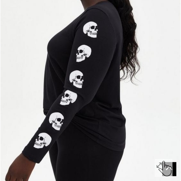 Black Skull Graphic Slim Fit Long Sleeve Tee NWT 1 - Picture 2 of 4
